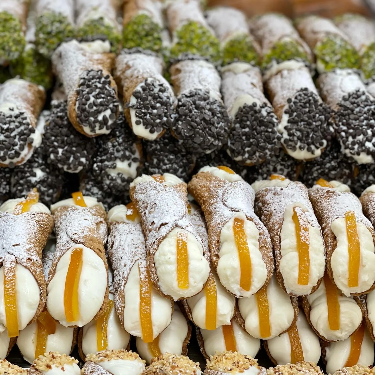 Cannoli siciliani Sicilian Goodness con crema di ricotta di pecora e pistacchio