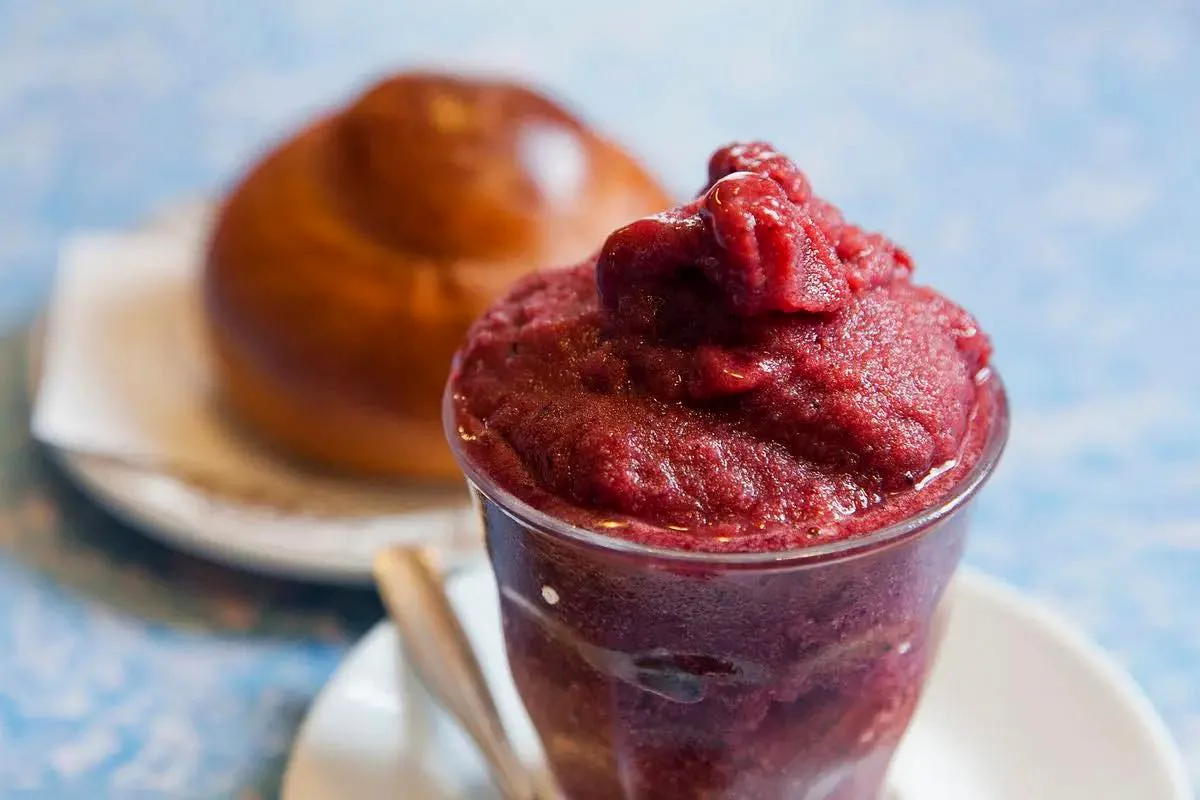 Granita siciliana con brioche col tuppo Sicilian Goodness